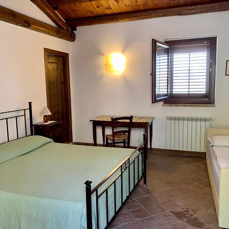 בית הארחה פיאנה דלי אלבנזי 	Agriturismo Sant'Agata מראה חיצוני תמונה